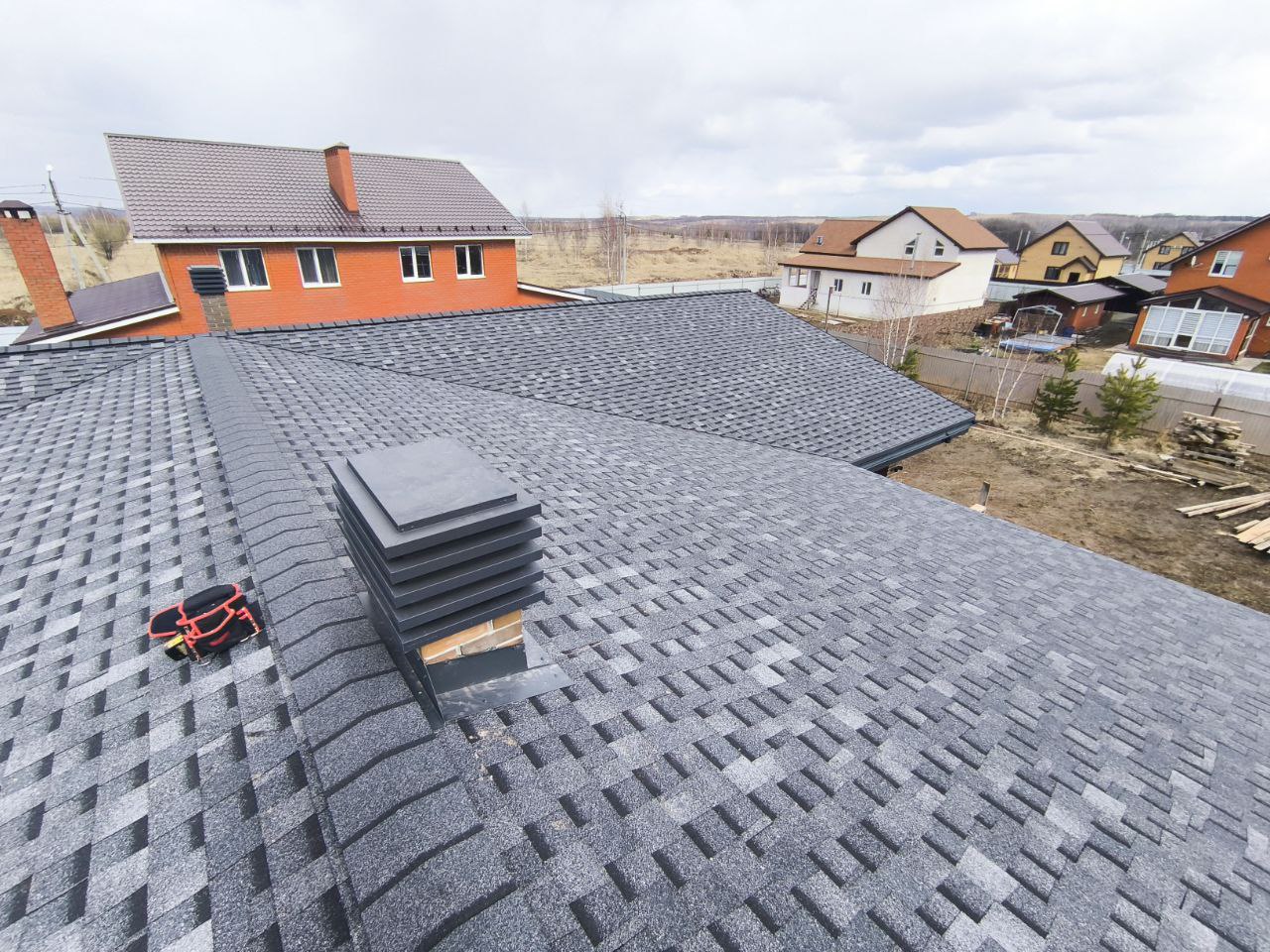 Монтаж стропильной системы кровли в Казани на закате