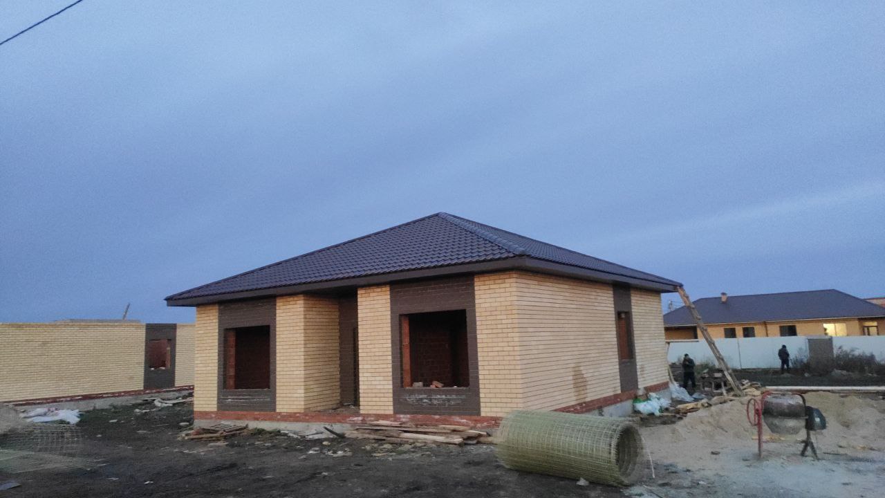 Монтаж стропильной системы на закате в Казани